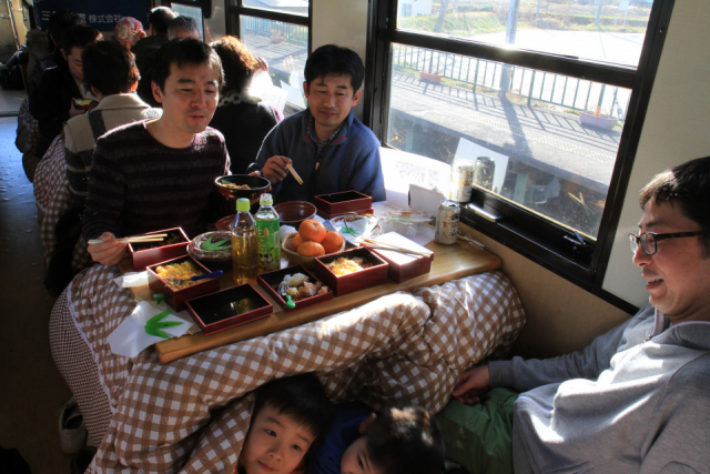 今年も走る! 三陸鉄道名物「こたつ列車」は和・洋の2種類