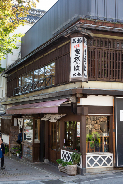 【長野市】信州そばがおいしいそば屋9 そば打ちの実演も見られる「かどの大丸」