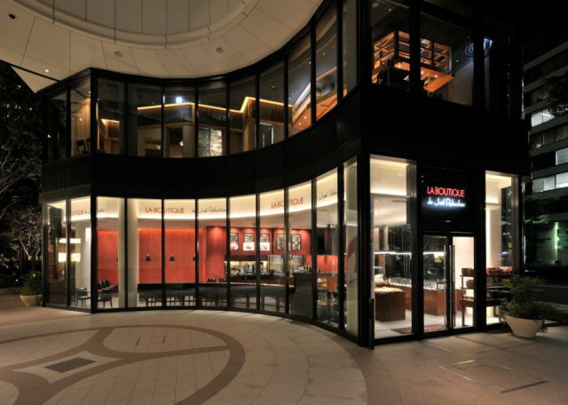 【東京のカヌレ2】フレンチの名店が趣向を凝らしたカヌレ!「LA BOUTIQUE de Joël Robuchon 丸の内ブリックスクエア店」(東京駅)
