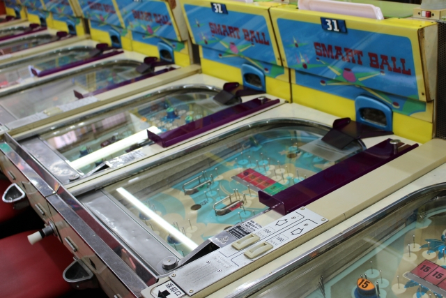 【天王寺でデート】レトロでエモい!シンプルなゲームに熱中「ニュースター」