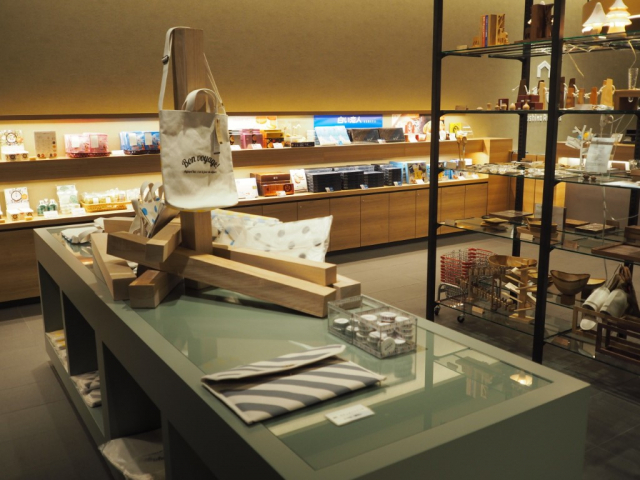 魅力4:旭川のいいもの&いい情報が集まるブックトンネル&ショップ