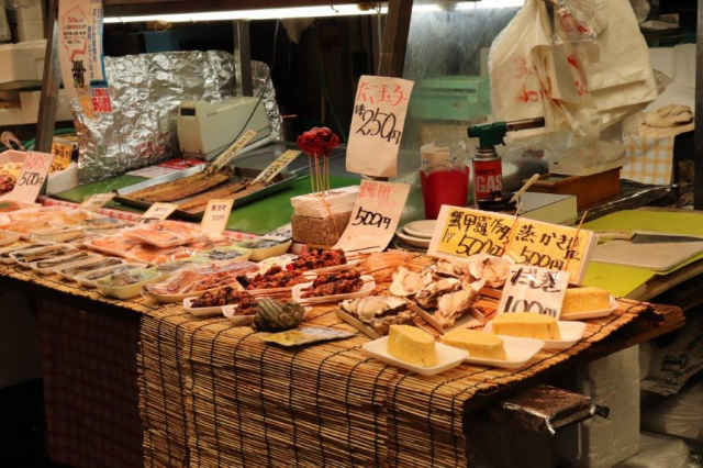 【難波でデート】大阪人の胃袋をつかむなにわの台所「黒門市場」