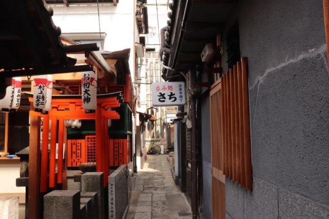 【難波でデート】なにわ情緒漂う路地を歩く大人な時間「法善寺横丁」