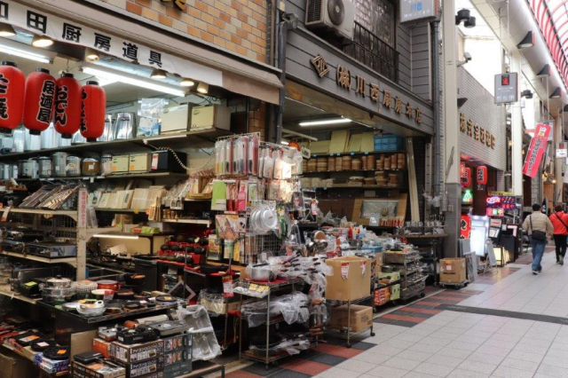 【難波でデート】くいだおれの街を支える問屋街「千日前道具屋筋商店街」