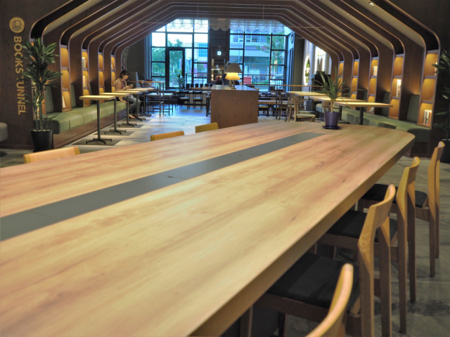 魅力4:旭川のいいもの&いい情報が集まるブックトンネル&ショップ