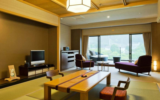 鬼怒川渓谷の四季を掌にするリバービュー客室