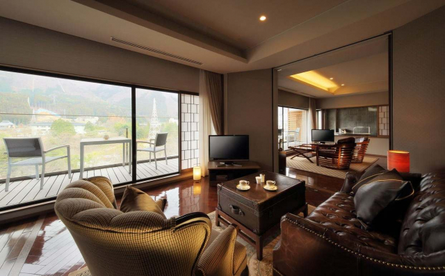 鬼怒川渓谷の四季を掌にするリバービュー客室