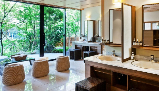 元禄時代から湧き続ける神領地の名湯