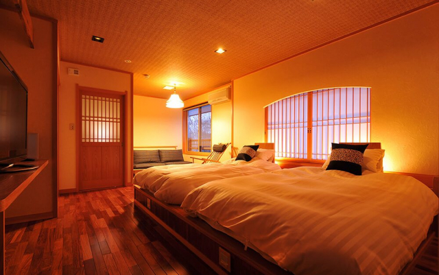 客室はすべてがダイニングルームと半露天風呂付き