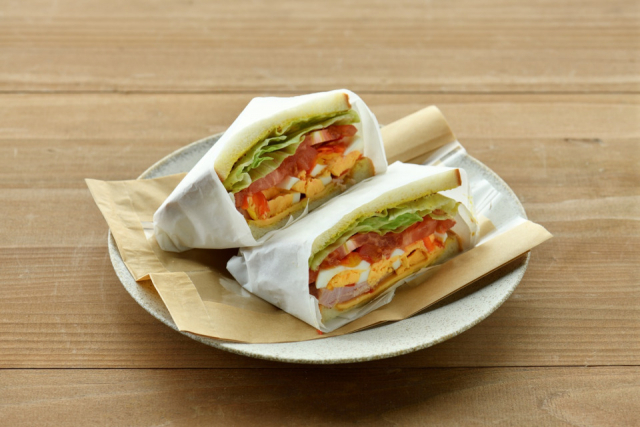 「Snow Peak FIELD SUITE SPA HEADQUARTERS」の魅力②:Snow Peak Eat(ラウンジ)