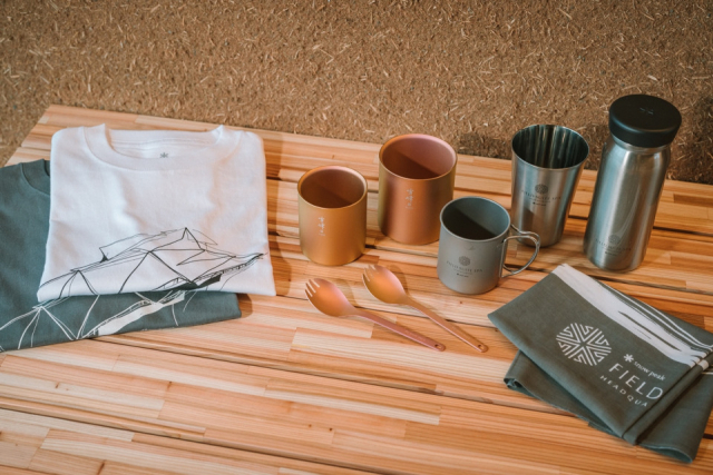 「Snow Peak FIELD SUITE SPA HEADQUARTERS」の魅力⑤:ショップ