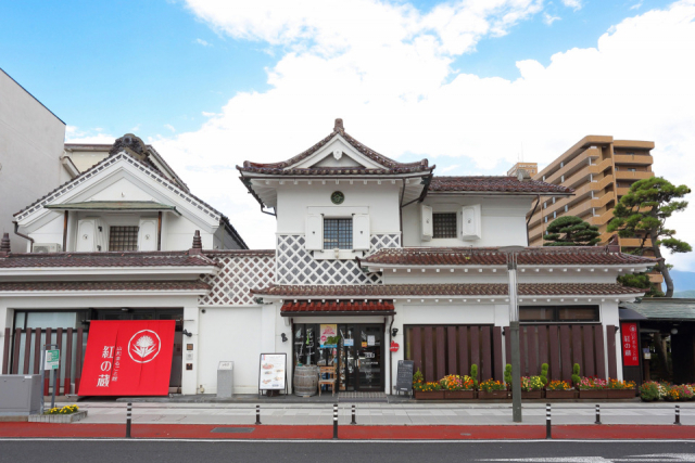 山形みやげやグルメが集まる複合施設「山形まるごと館 紅の蔵」