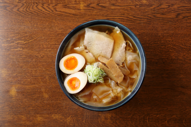 【酒田のグルメスポット】ワンタンメンの満月 本店