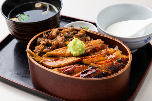 香ばしい味とにおいがたまらない「炭焼あなご やま義」