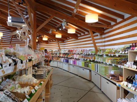 【山梨の道の駅】温泉やレジャー施設も併設する観光拠点「道の駅 こすげ」