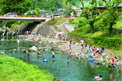 【埼玉のおすすめ道の駅】夏は水遊びもできる自然での遊びと果物が魅力「道の駅 果樹公園あしがくぼ」