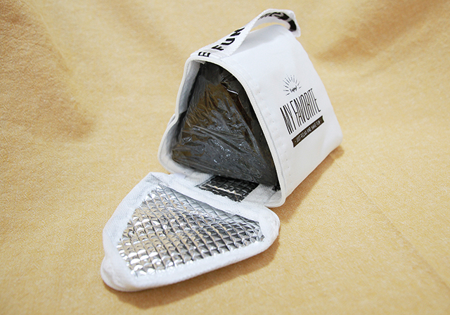 【ダイソーの保冷バッグ】おにぎり保温ケース(モノトーン)