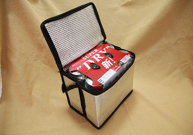 【ダイソーの保冷バッグ】アルミクーラーバッグ(ボックス型、500ml缶×6缶)