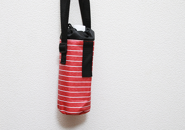 【ダイソーの保冷バッグ】ペットボトルホルダー(ボーダー)