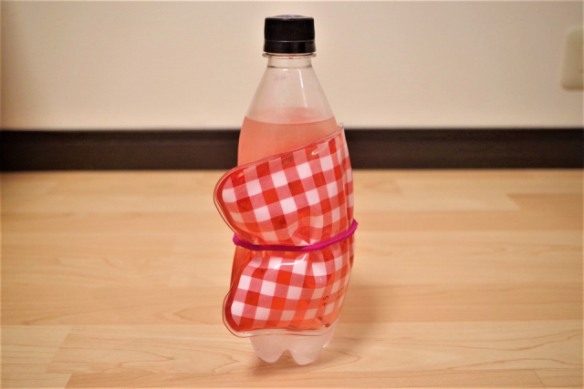 【ダイソーの保冷剤】保冷剤(チェック柄、レッド)