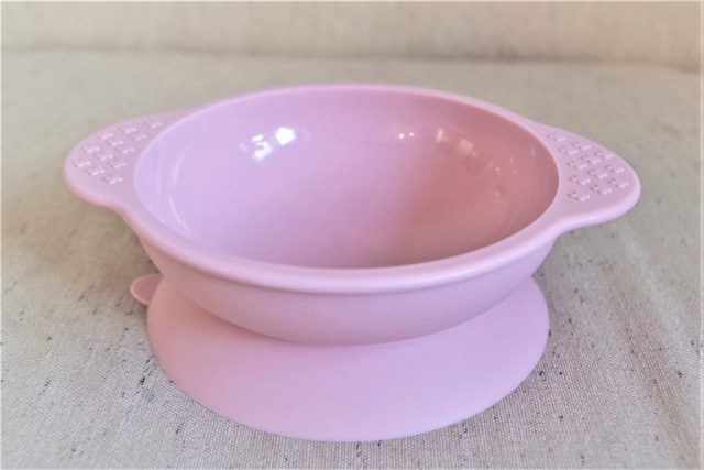 テーブルに吸着できるシリコーンボウル(ピンク)