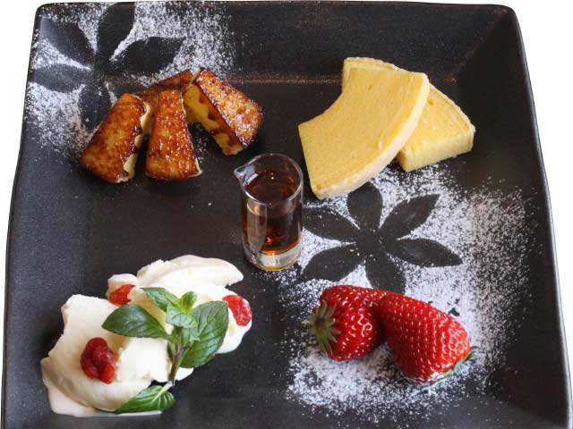 【浜松・モーニング】老舗果物専門店の「フルーツ&ワッフル」にふわふわ!「パンケーキ」、スタンダードな「トースト&コーヒー」、浜松ならでは?!「餃子」や「お好み焼き」まで!早起きして食べたい浜松のおすすめモーニングスポット7選!