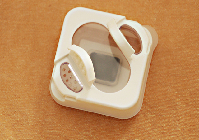 並べて飾れるスパイスボトル