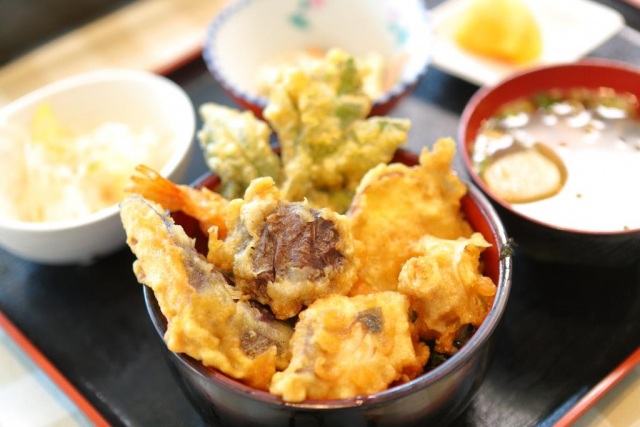 神津島のランチやディナーは美味しい海の幸を満喫!