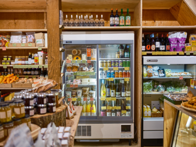 4.全国各地の銘品が集まるグローサリーで食べられる絶品ドーナツ「FarmMart & Friends」(南新宿)