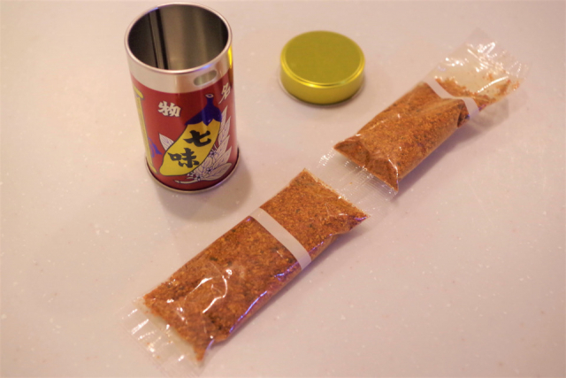 根元 八幡屋礒五郎 七味唐からし(缶) <367円>