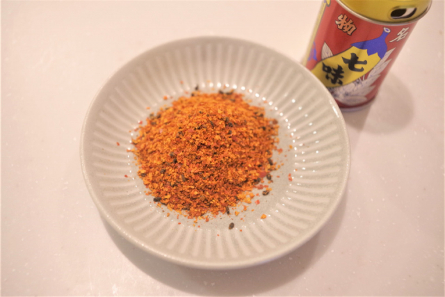 根元 八幡屋礒五郎 七味唐からし(缶) <367円>