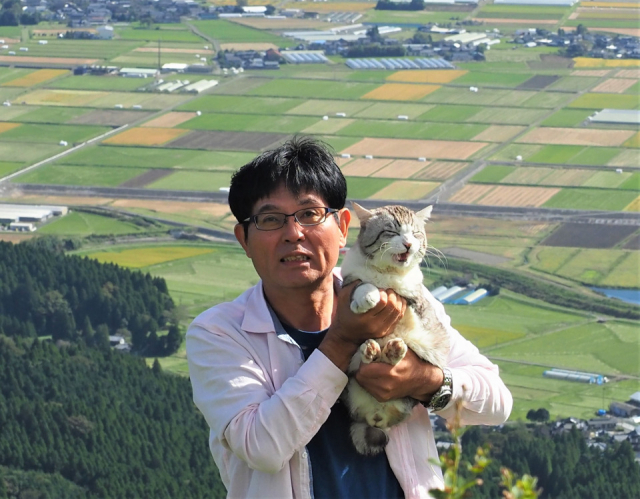 巻頭グラビア特集は、ニャン吉編集長のスペシャルコンテンツ!