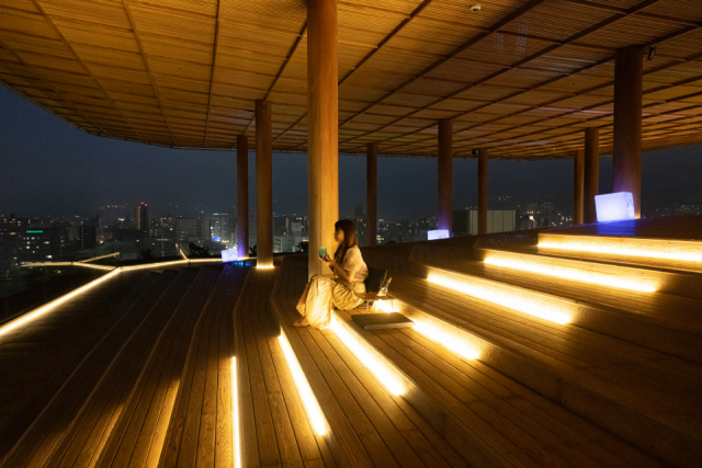 「ROOF TOP BAR」の幻想的な夜カフェに感動!