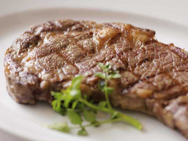 【東京・ステーキ】本格グリルステーキに肉卸専門店のコスパ高ステーキ、気軽な立ち食いステーキまでバラエティー豊富!東京で絶品のステーキが味わえるお店8軒をご紹介