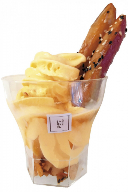 大学いもをトッピングした新感覚のパフェ「大学いも・川越いわた 時の鐘店」