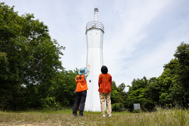出羽島ガイドウォークを体験してみよう③出羽島灯台を見学