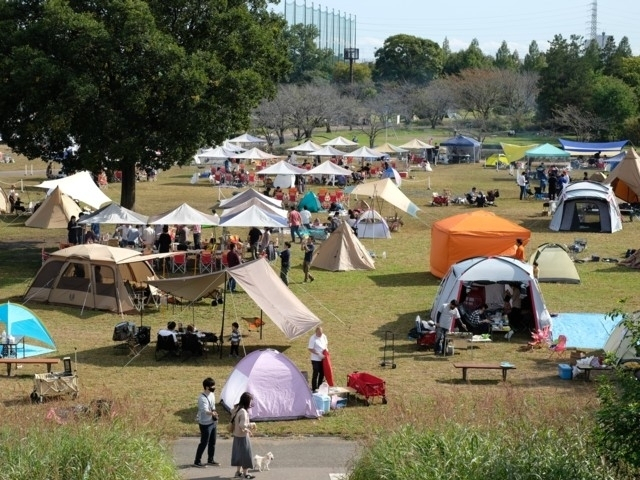 【埼玉県・バーベキュースポット】「川辺のバーベキュー」「自然を感じる木立のなかのバーベキュー」など!トイレや屋根付きエリアの有無など情報盛りだくさん!埼玉のおすすめBBQスポット9軒をご紹介!