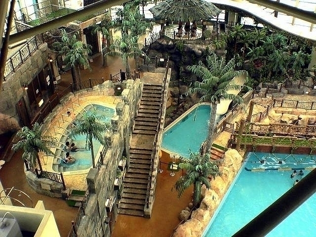 【大阪府・プール 2023年版】スライダー自慢・キッズにおすすめなど大阪府のおすすめのプール6選