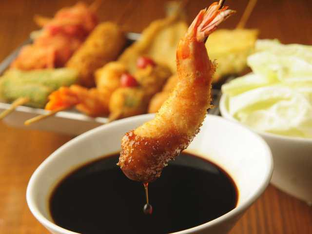 【難波・串カツ】カリッとサクサクの衣が付いた揚げたての串カツ!具材もたくさんあって迷ってしまいそう。難波でおいしい串カツが食べられる店9選