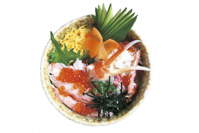 【東尋坊の食べ歩き&お土産探しスポット】「やまに水産」