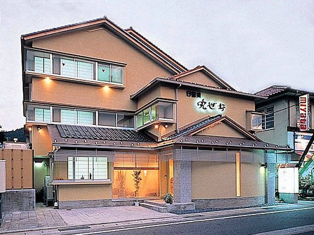 【香住でカニが食べられる宿】丸世井