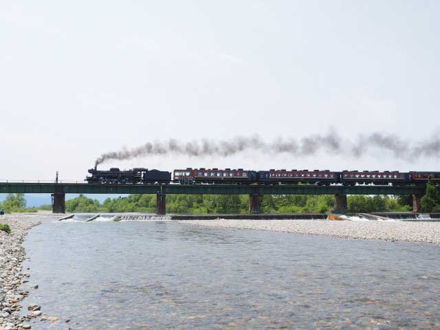 【新潟の遊ぶところ 大人編 おすすめスポット1】「SLばんえつ物語」号 (新潟駅・万代シテイ )