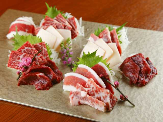 【熊本の遊ぶところ 大人編 おすすめスポット6】馬肉 Dining 馬桜 下通り店 (熊本市街)