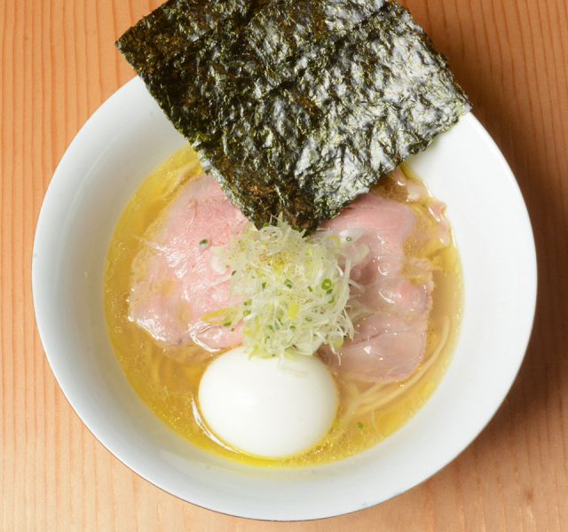 【東京・高級ラーメン】もはや気軽な軽食の域を超えた!スープの原料から麺の小麦、トッピング、製法、器までこだわりぬいた贅沢ラーメンをご紹介します