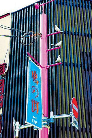 下町風情が漂う路地裏を歩こう「鳩の街通り商店街」