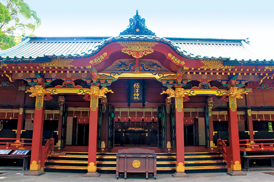 朱塗りの鳥居が美しい古社「根津神社」