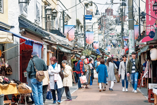 活気あふれる商店街で食べ歩き「谷中銀座商店街」