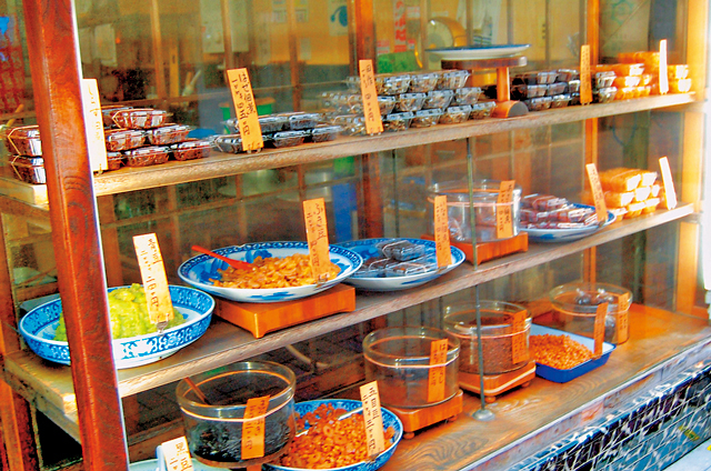 自家製のお惣菜がずらり「鳥越おかず横丁」