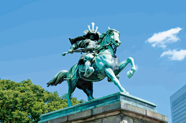 駅から徒歩5分の緑のオアシス「皇居外苑」