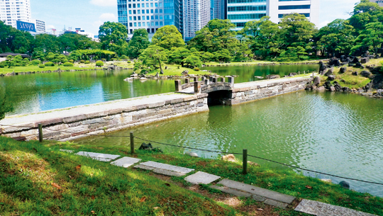 江戸の面影を残す国指定名勝の庭園「旧芝離宮恩賜庭園」